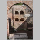 0062 ostia - necropoli della via ostiense (porta romana necropolis) - b12 - colombari gemelli - hinten - gesehen von der via dei sepolcri.jpg